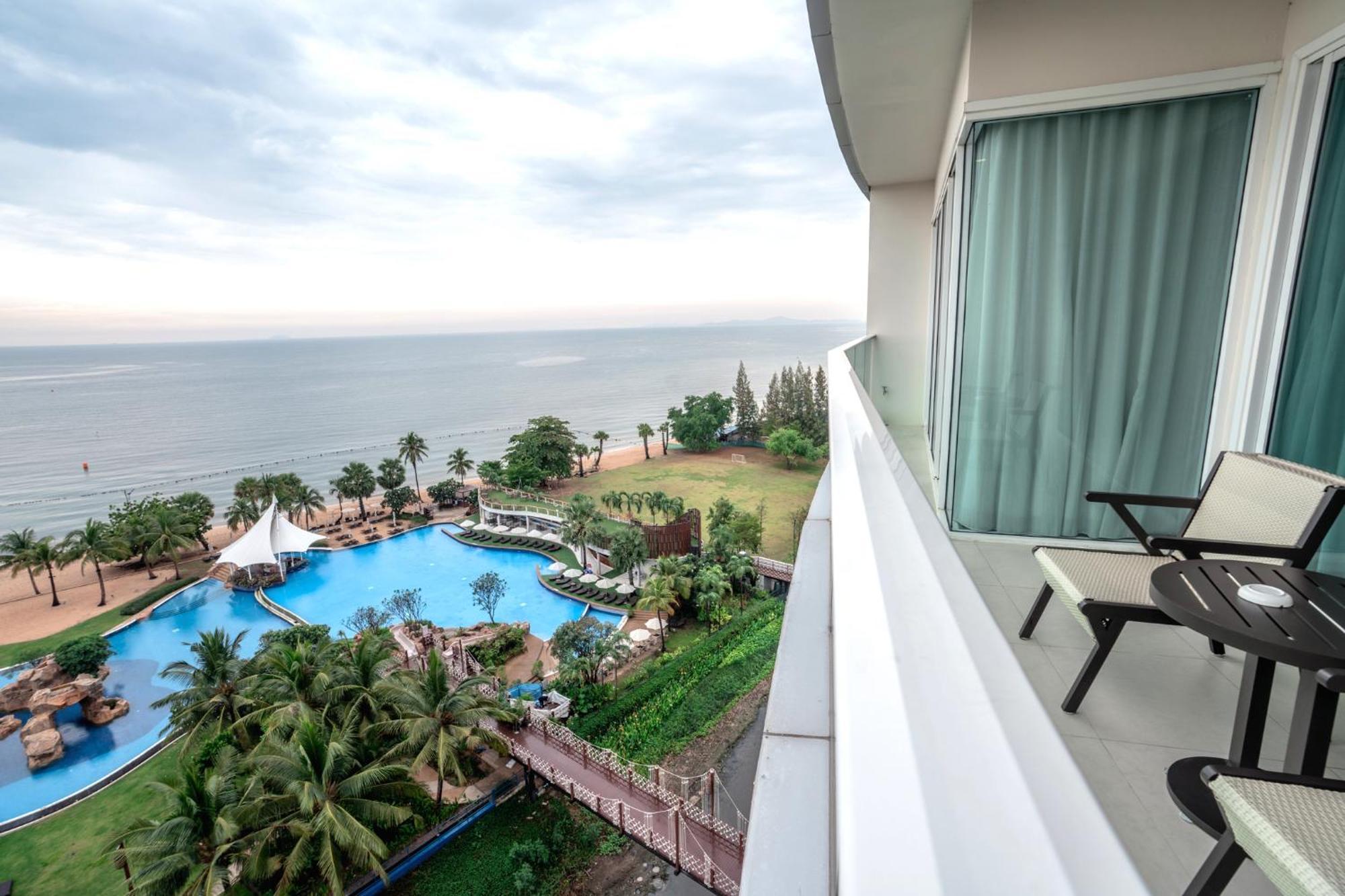 Movenpick Residences Pattaya With Ocean View На Джомтьен Экстерьер фото