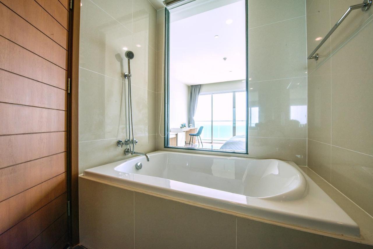 Movenpick Residences Pattaya With Ocean View На Джомтьен Экстерьер фото